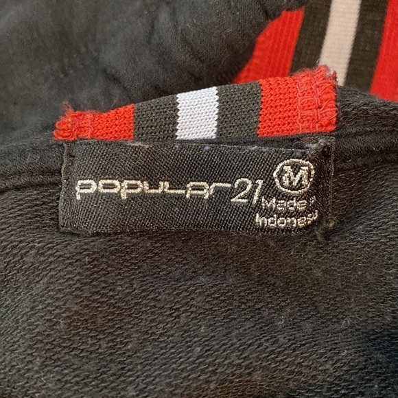 Cropped Black Hoodie Short Sleeved Shirt Size Medium in Like New Condition - Picture 4 of 5